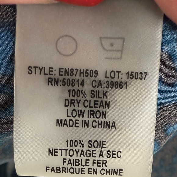 Elie Tahari NWOT 100% Silk Animal Print Blouse.  Small.  3/4 Length Bell Sleeve. - Picture 5 of 5